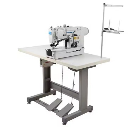 Machine à coudre industrielle spéciale pour boutonnières à entraînement direct